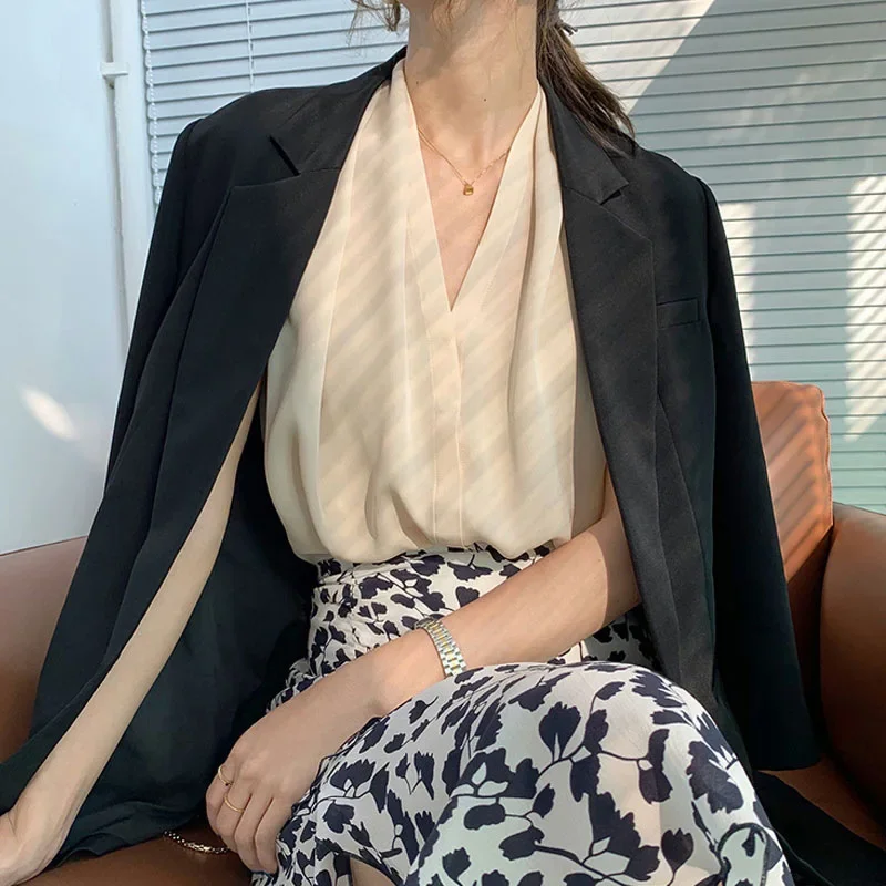 2025 Summer Women V-neck Silk Top Sleeveless Is Designed As A Niche Blouse. Tank Top Women - Image 2